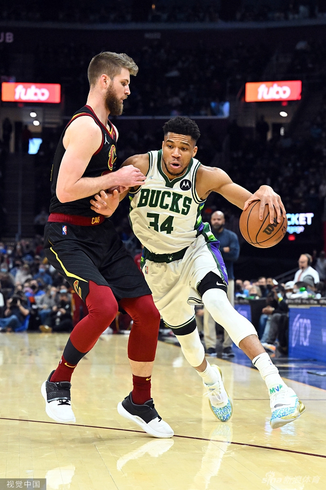 他送出了一 他送出了一